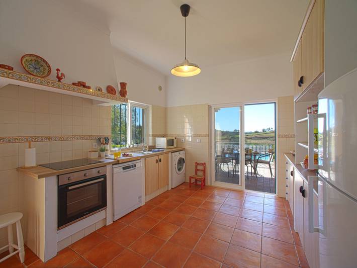 Location de vacances pour 6 personnes, avec terrasse ainsi que piscine et vue dans Alcantarilha - 4