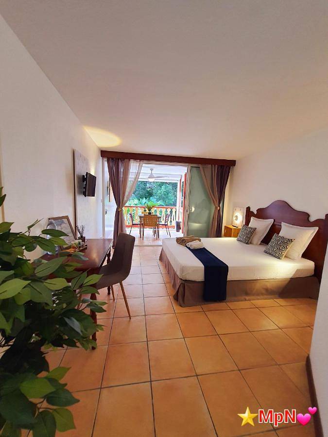 Gîte pour 2 personnes, avec piscine et jardin dans Anse Caritan - 3