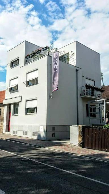 Appartement entier, Víchova Vila_1935 - funkcionalistický skvost v Hořicích v Podkrkonoší in Hořice, Région de Jičín