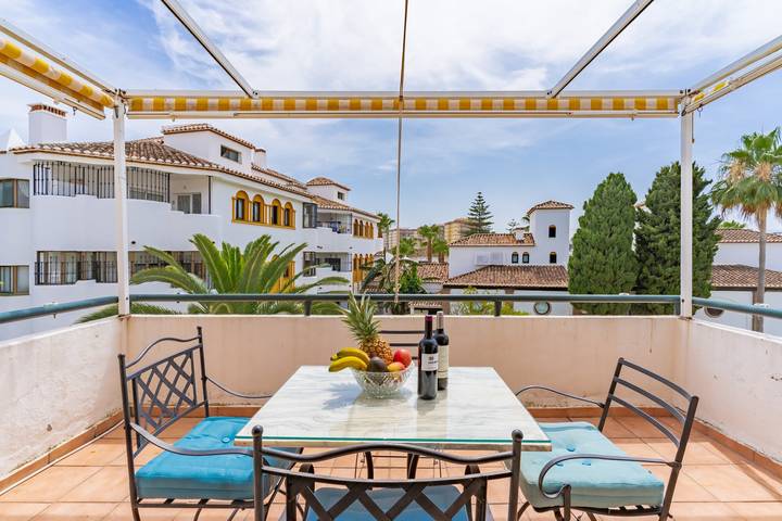 Entire apartment, Apartment 'Puebla Lucia Fuengirola' with Shared Pool, Wi-Fi and Air Conditioning in Fuengirola Centre, Fuengirola