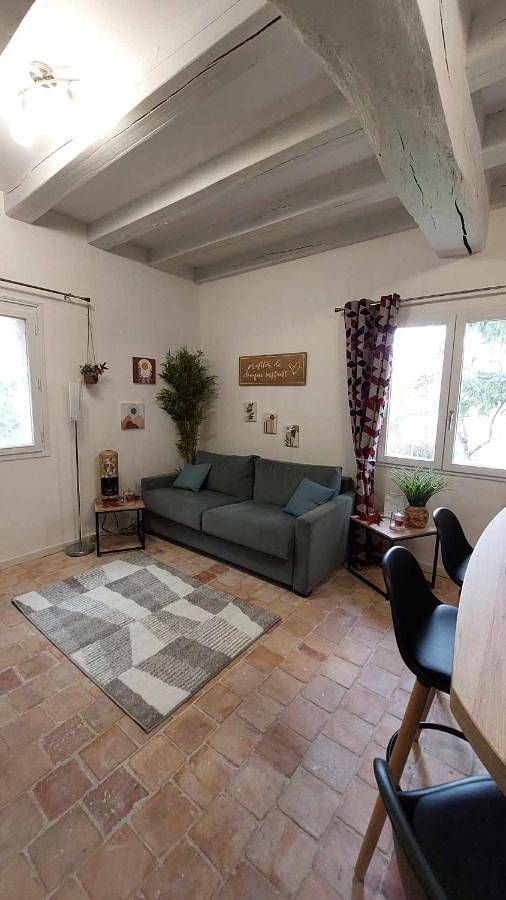 Location de vacances pour 4 personnes, avec Terrasse ainsi que Jardin et Vue à Chambon