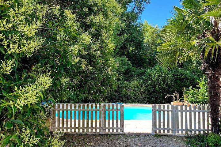 Location de vacances pour 4 personnes, avec jardin à Gond-Pontouvre