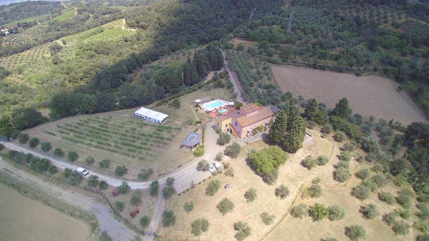 Agriturismo per 4 persone, con Terrazza e Giardino nonché Piscina e Panorama a Lastra a Signa