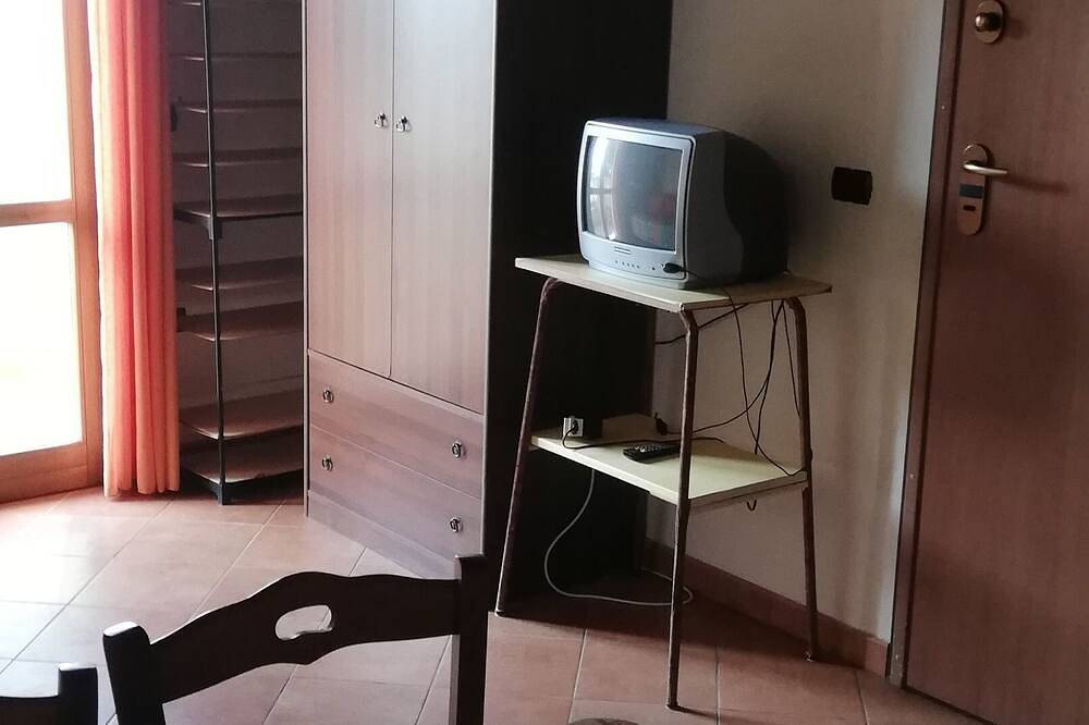 A few minutes from the sea and Tropea, small one-bedroom apartment in farmhouse residence in Zambrone, Vibo Valentia Province