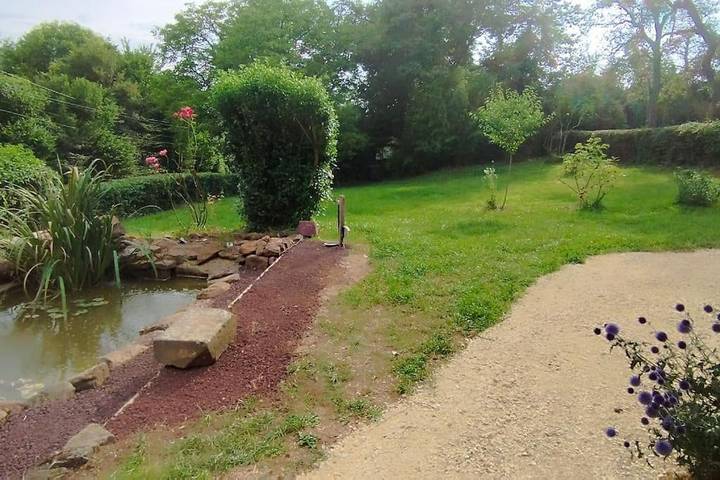 Location de vacances pour 9 personnes, avec jardin à Sens-Beaujeu - 2