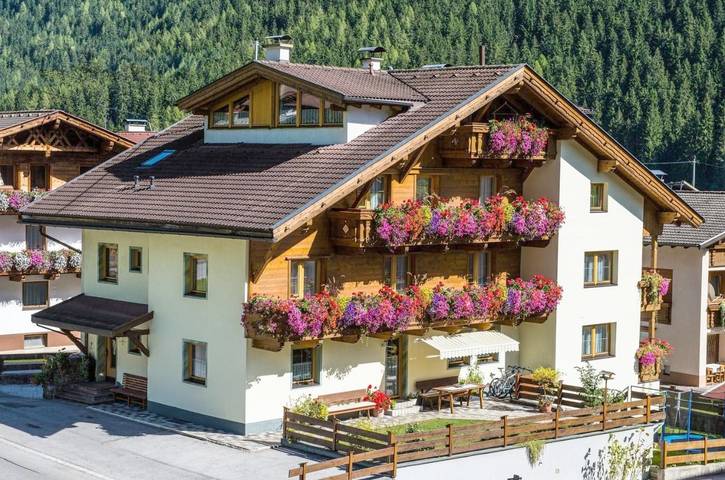 BnB für 3 Personen, mit Garten und Sauna sowie Ausblick in Neustift im Stubaital