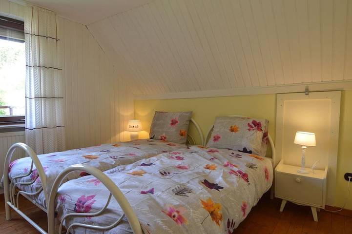 Ferienhaus für 8 Personen, mit Garten und Balkon in Hellenthal - 2