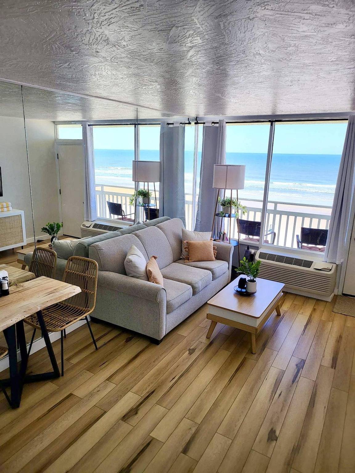 Ganze Wohnung, The Lookout - Oceanfront at Symphony Beach Club in Ormond Beach, Florida