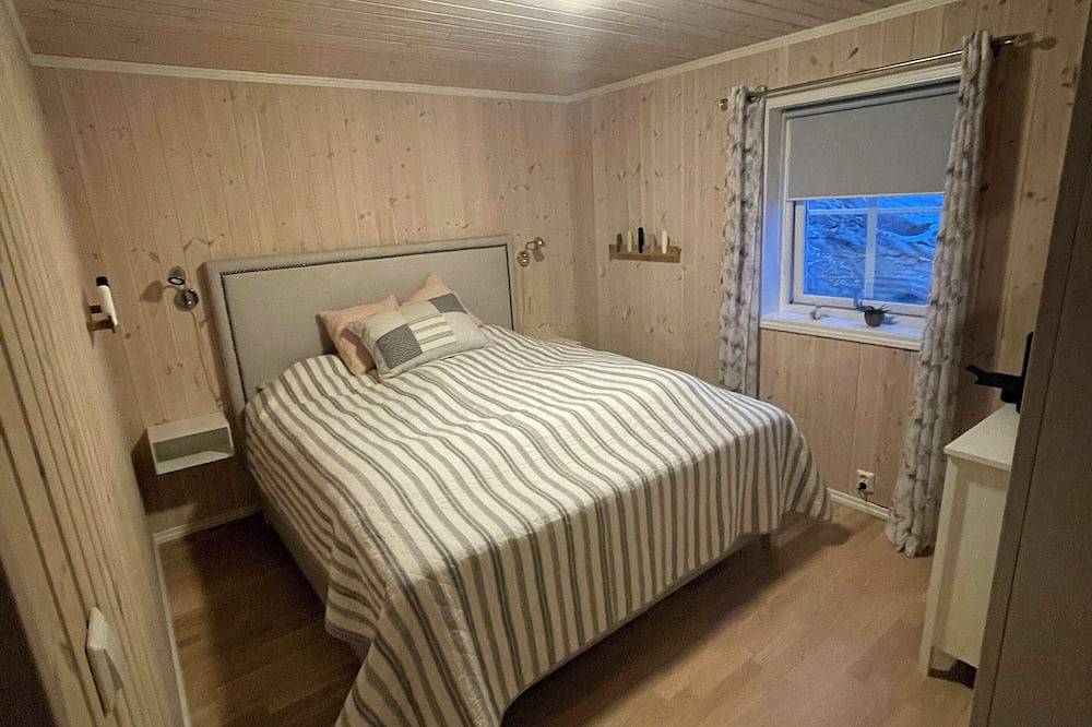 Lovely,modern and well equipped home in nature, ready for hiking in Seljestad.   in Odda