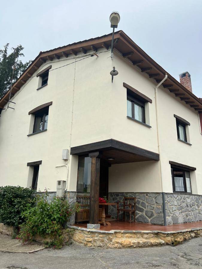Three-Bedroom House in Ceceda, Nava