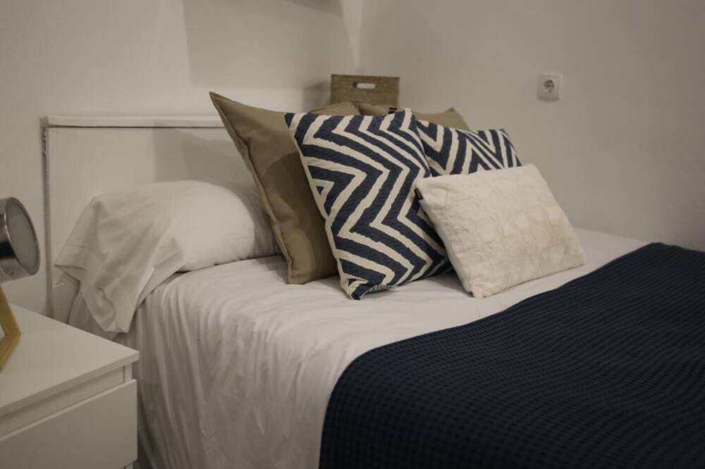 Apartamento entero, Estudio económico y acogedor terraza compartida - Centro - in Casco Antiguo, Sevilla