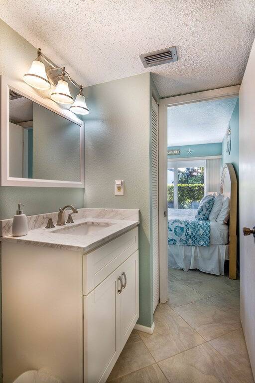 Ganze Wohnung, Urlaubsfreude! Gemütliche Wohnung nur wenige Schritte vom Strand und St. Armands Kreis. in Lido Key, Sarasota