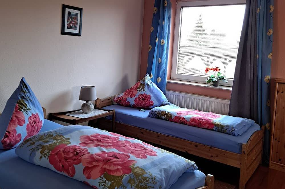 Ganze Wohnung, Ferienwohnung bis 8 Personen, 140 qm, 2 Wcs, direkt am Naturschutzgebiet L.Heide in Behringen, Bispingen