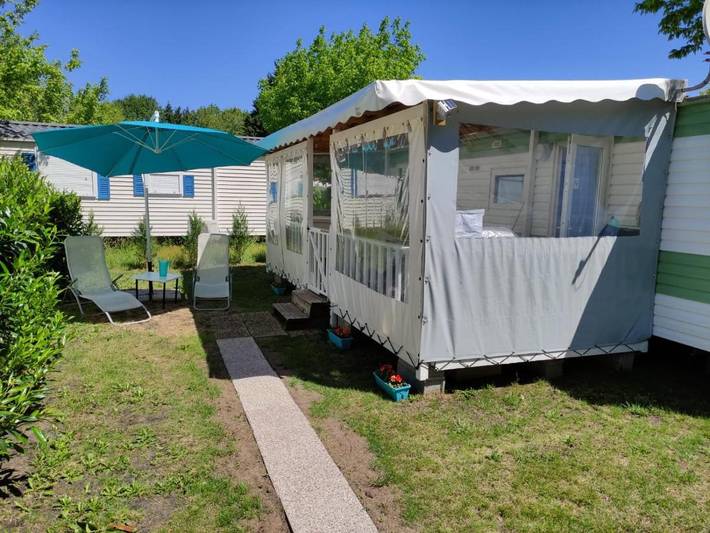 Camping pour 4 personnes, avec Terrasse et Piscine