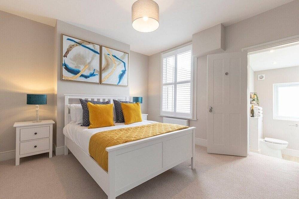 Stunning 5 Bed Regency Home in Cheltenham, Gloucestershire