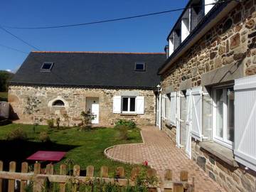 Gîte pour 15 personnes, avec jardin et vue à Belle-Isle-en-Terre