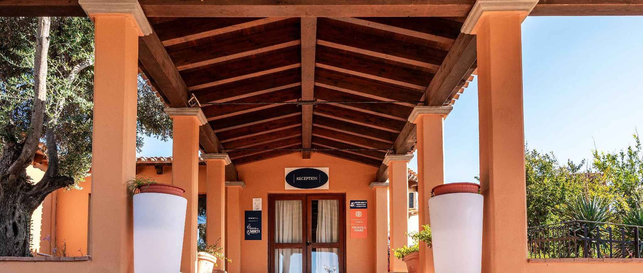 Appartamento intero, Appartamento per vacanze con terrazza e piscina condominiale in Lu Lamoni, Vignola Mare