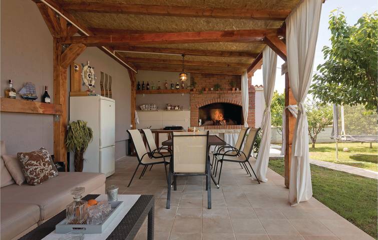Charmante 2-Zimmer-Wohnung mit Pool und Terrasse, in Küstennähe und nahe dem Flughafen Pula in Valtura, Südküste Istrien