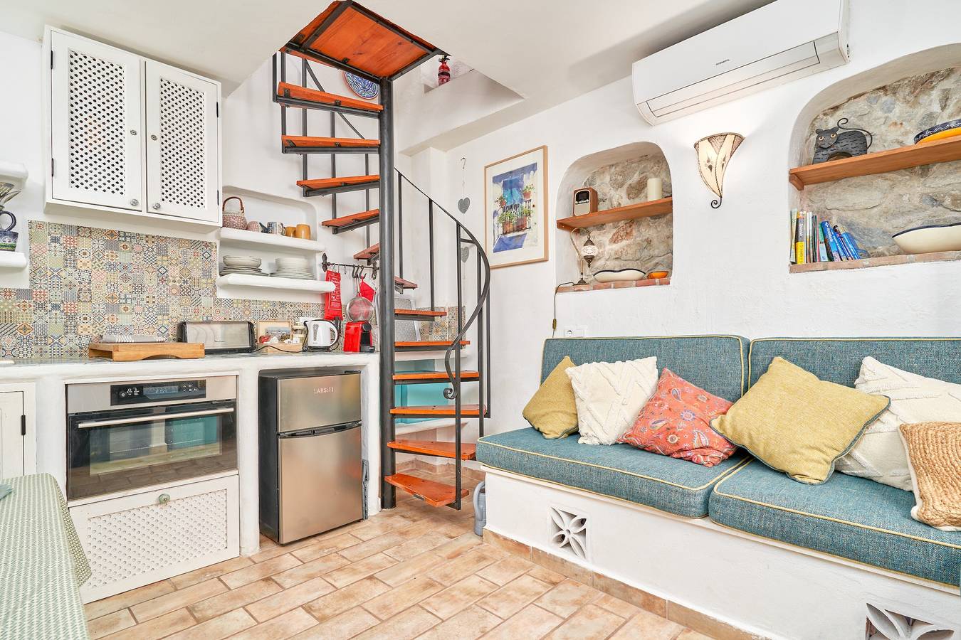 Holiday Home 'La Casita Chica' with Private Terrace, Wi-Fi and Air Conditioning in Frigiliana Road, Frigiliana