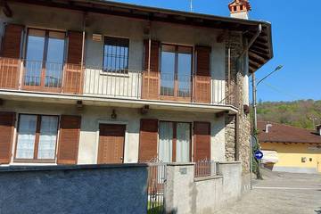 Gîte pour 5 personnes, avec jardin et balcon à Brovello-Carpugnino