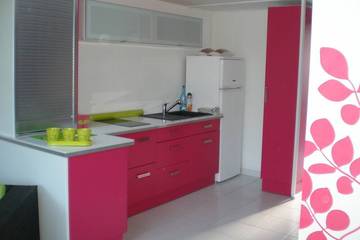 Gîte pour 5 personnes, avec terrasse ainsi que jardin et piscine dans Plage de la Govelle