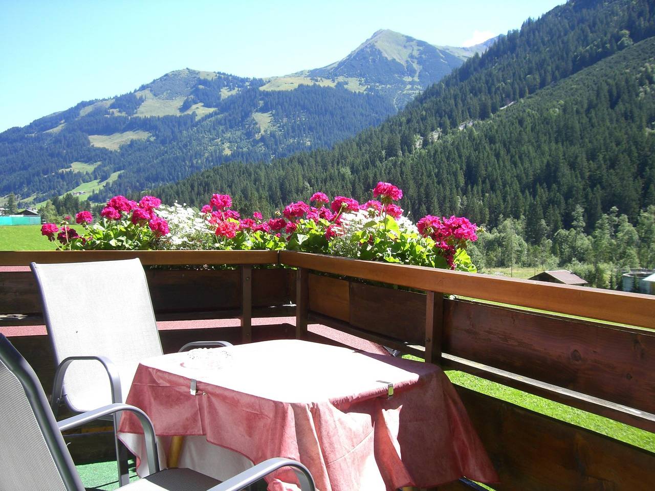 Geheel vakantieappartement, Appartement, douche, Wc, 2 slaapkamers in Mittelberg, Kleinwalsertal