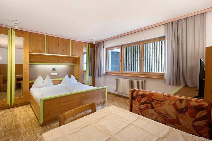 Apartamento inteiro, Apartamento '3 Residence Ciasa Ulli Typ A' com Vista Montanha, Terraço Partilhado e Wi-Fi in San Cassiano, Badia