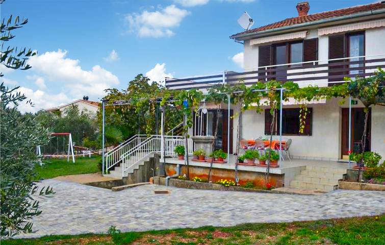 Ferienwohnung für 2 Personen, mit Garten und Terrasse in Malinska