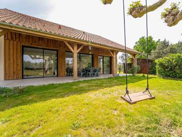 Location de vacances pour 8 personnes, avec jardin à Saint-Julien-en-Born