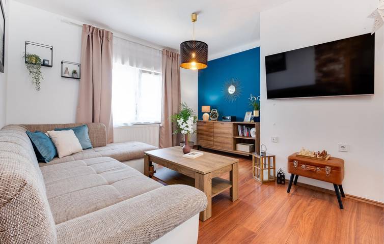Geräumige 2-Zimmer-Wohnung mit beheiztem Pool und Terrasse in Sisak-Moslavina