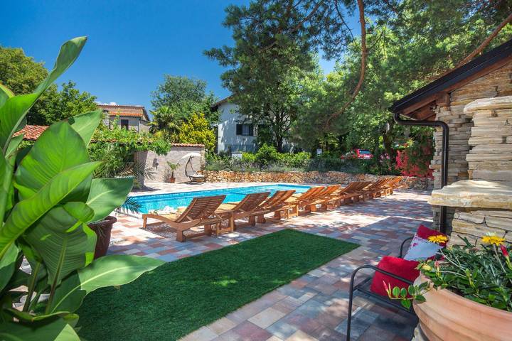 Ferienwohnung für 2 Personen, mit Pool und Balkon auf Krk