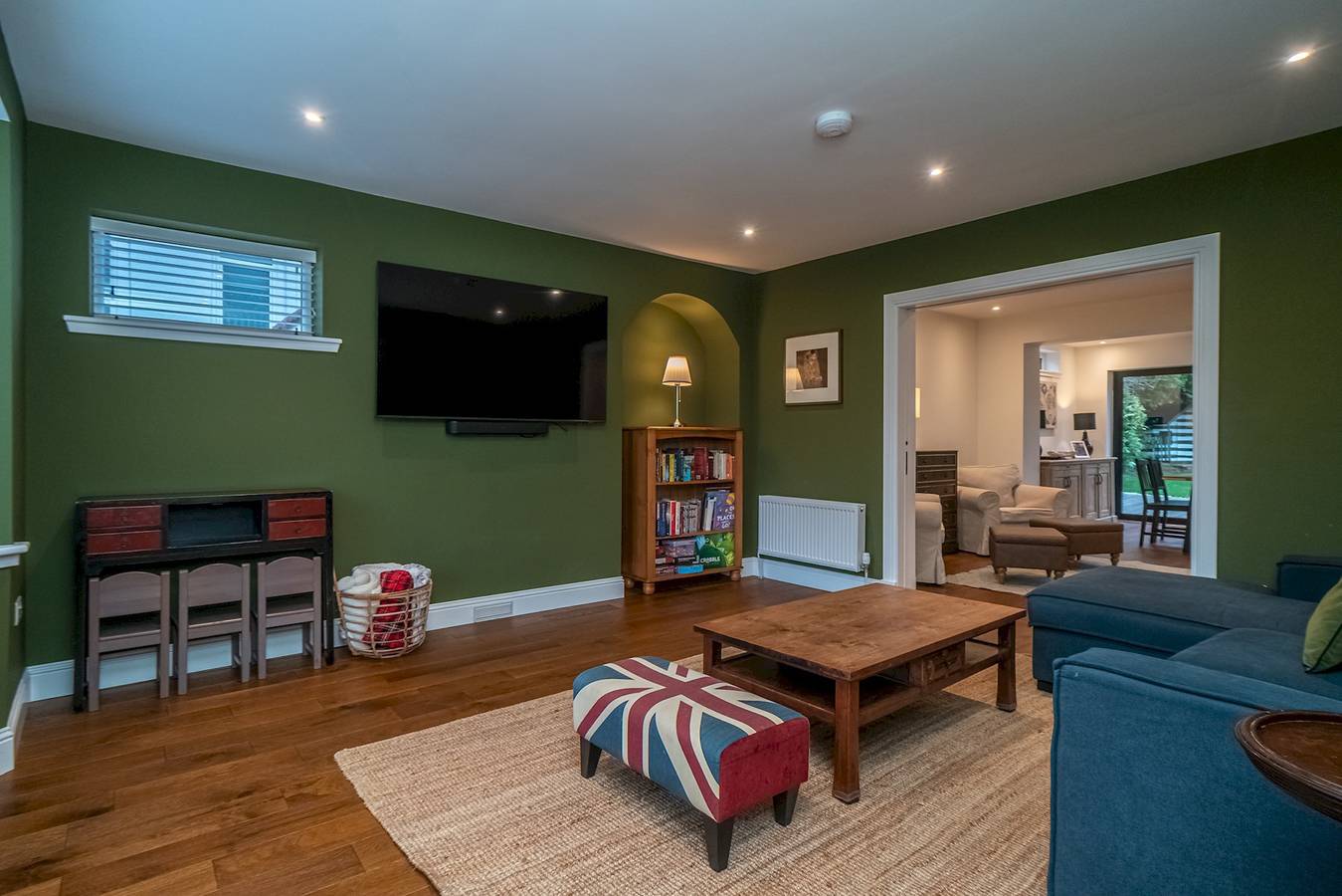Spacious 5-Bed Home with Garden & Parking - Pass the Keys in Edinburgh, Edinburgh and Lothian