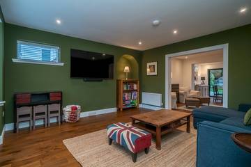 Holiday Home for 10 People in Edinburgh, Edinburgh and Lothian, Photo 4