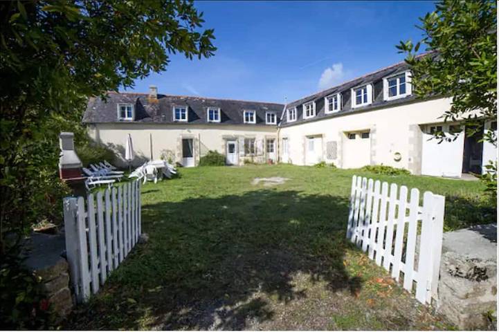 Gîte pour 25 personnes, avec jacuzzi et jardin à Loctudy