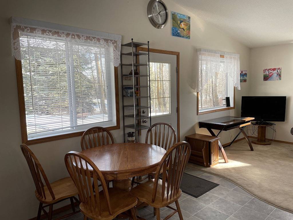 Cabin Rentals And Lodges for 4 Guests in Alberta, Canada