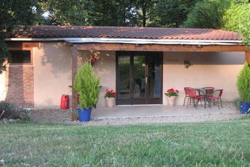 Gîte pour 5 personnes, avec piscine, animaux acceptés à Montrollet