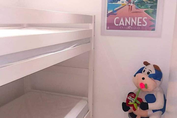 Apartamento entero, Cannes - Sea front apartment, beach front, pool, garden, internet, aircon in Cannes La Bocca, Cannes