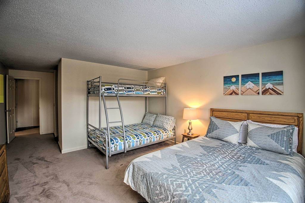 Neu! Große Ski-In / Out Black Mtn Abode w / Kamin! in Jackson (NH), White Mountain National Forest