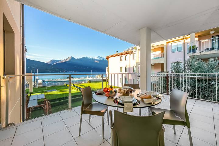 Appartement entier, Vista di Maccagno Fantastico: View, Pool & Balcony in Maccagno, Maccagno con Pino e Veddasca