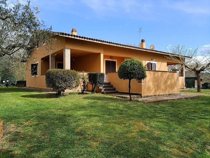 Vakantiehuis voor 8 personen, with tuin and uitzicht as well as zwembad and uitzicht op het meer, met huisdier aan het Meer van Bolsena