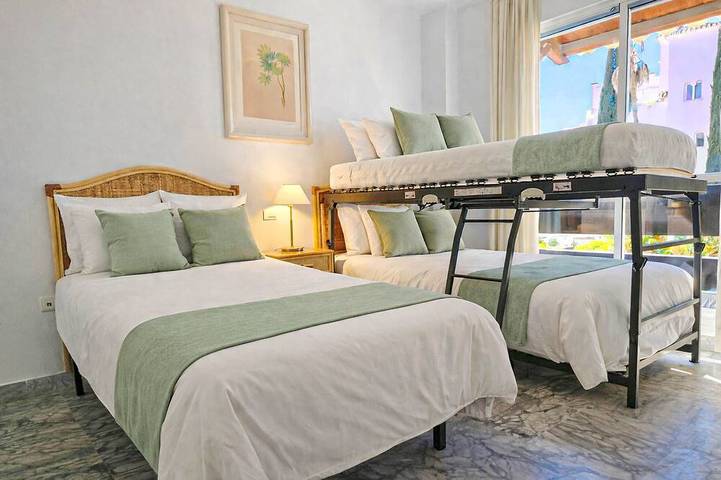 Hel lejlighed, Puerto Banus, 400 metres to the Beach in Marbella West, Marbella