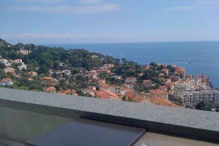 Appartement entier, Apartment with Sea View in Cap-d'Ail, Côte méditerranéenne (France)