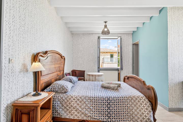 Bed & Breakfast „La Grande Chambre“ mit Bergblick, Gemeinschaftsterrasse und Wlan in Beaujolais