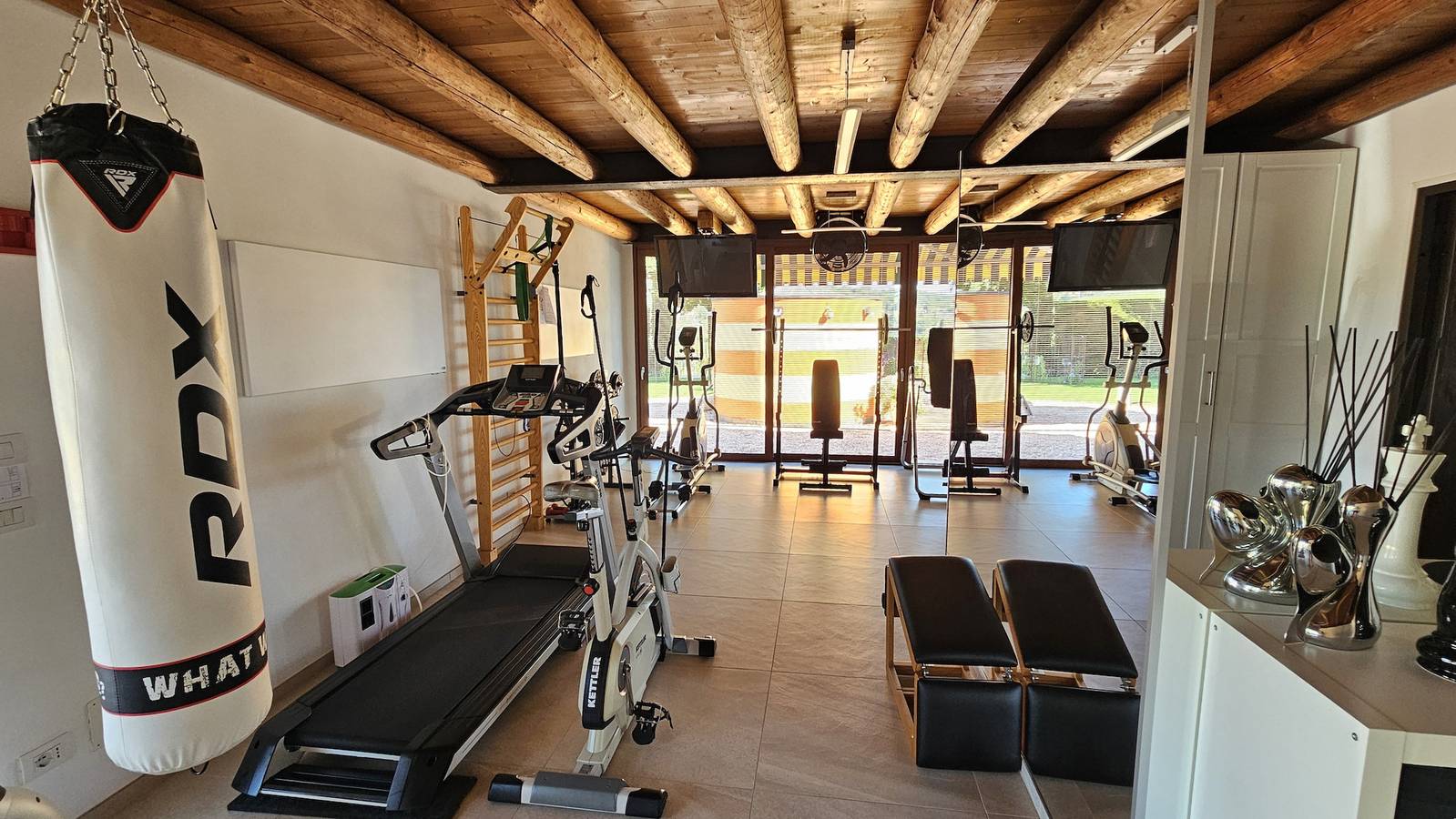 Estudio entero, Il Gelso del Garda Luxury Studio with pool, garden, turkish bath in Castelnuovo del Garda, Montañas Garda