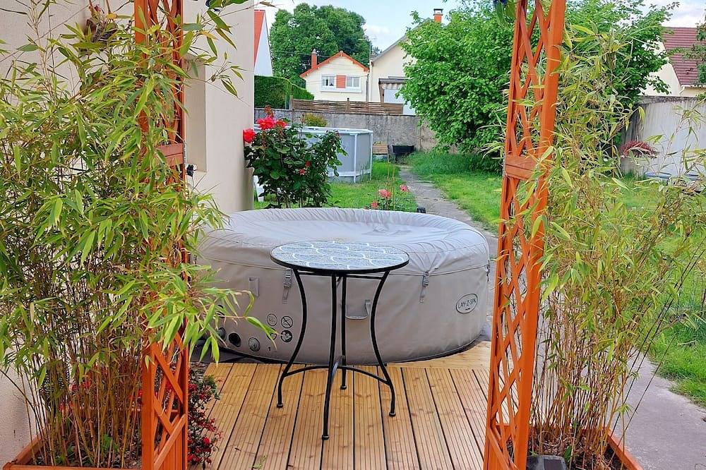 The pattoune in Sainte-Geneviève-des-Bois, Essonne
