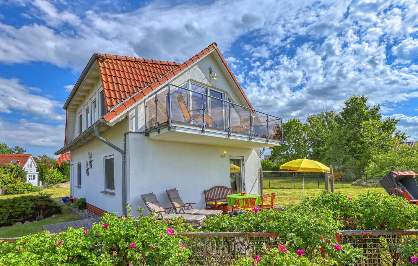 Ganze Ferienwohnung, Gemütliches Küstenappartement mit Terrasse und Parkplatz in Fuhlendorf, Vorpommern