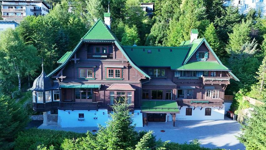 Ferienwohnung für 19 Personen, mit Balkon und Terrasse sowie Garten und Ausblick in Semmering