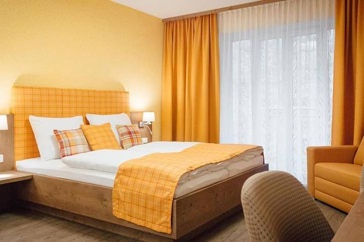 Dreibettzimmer, Dusche, Wc, mit Bergblick - Gasthof-Pension Luger - am in Neustift im Mühlkreis, Bezirk Rohrbach