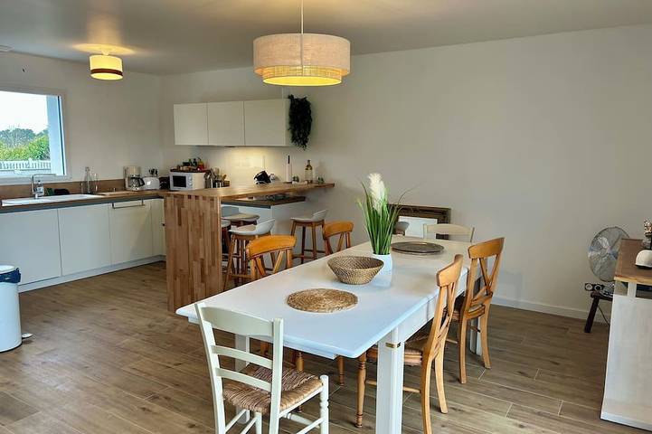 Location de vacances pour 10 personnes, avec terrasse et jardin dans Port Tudy