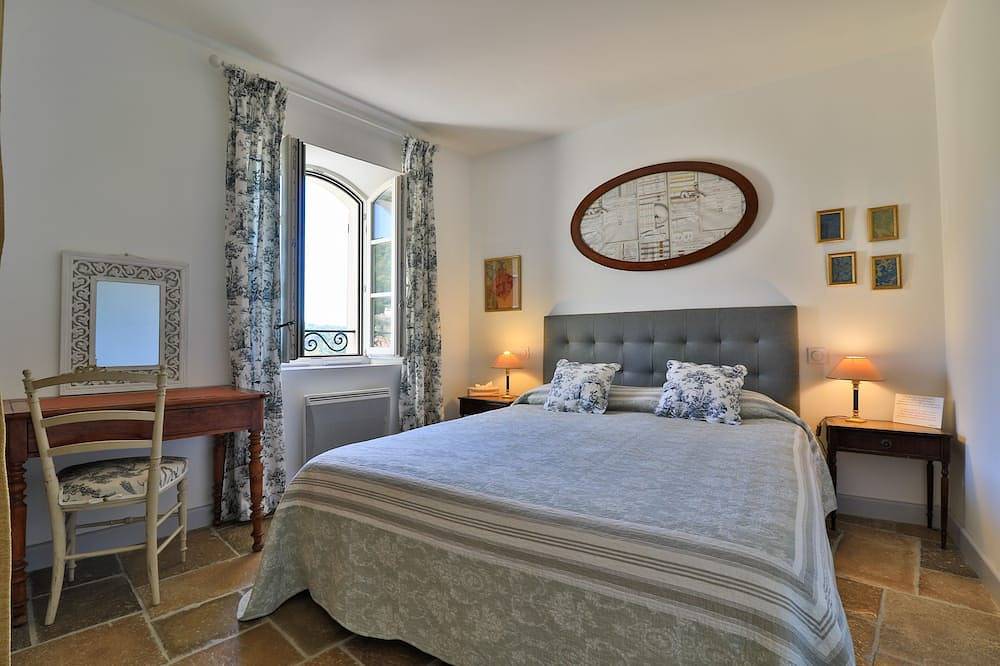 Schitterende T3 met uitzicht in de Provence - comfort - \"House of the Arcades\" 3 Kamers - N + 1 in Villecroze, Draguignan en omgeving